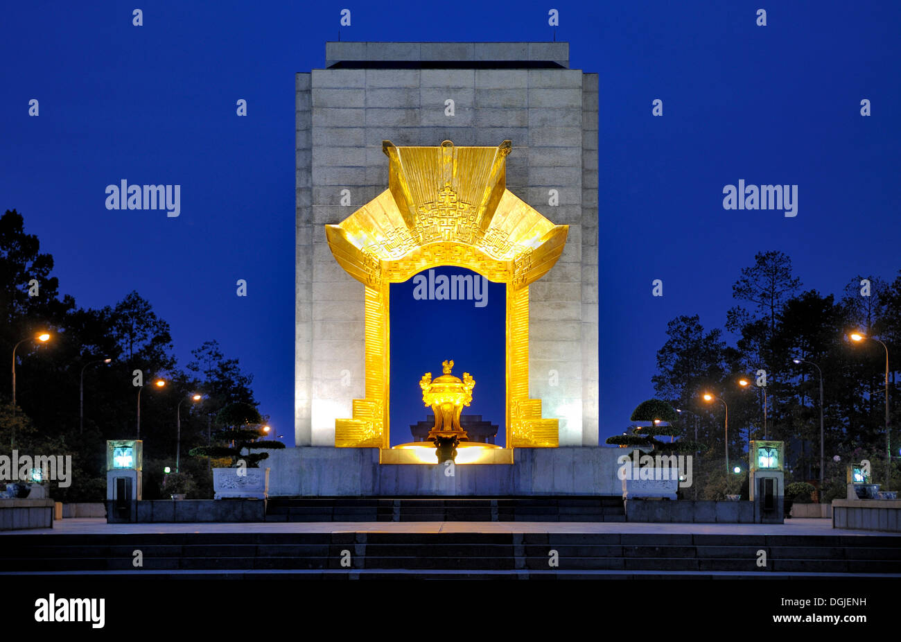 Mémorial de guerre, fils du Bac, statue commémorative de Tuong Dai Niem Anh Hung, place Ba Dinh, Hanoi, Vietnam, Asie du sud-est Banque D'Images