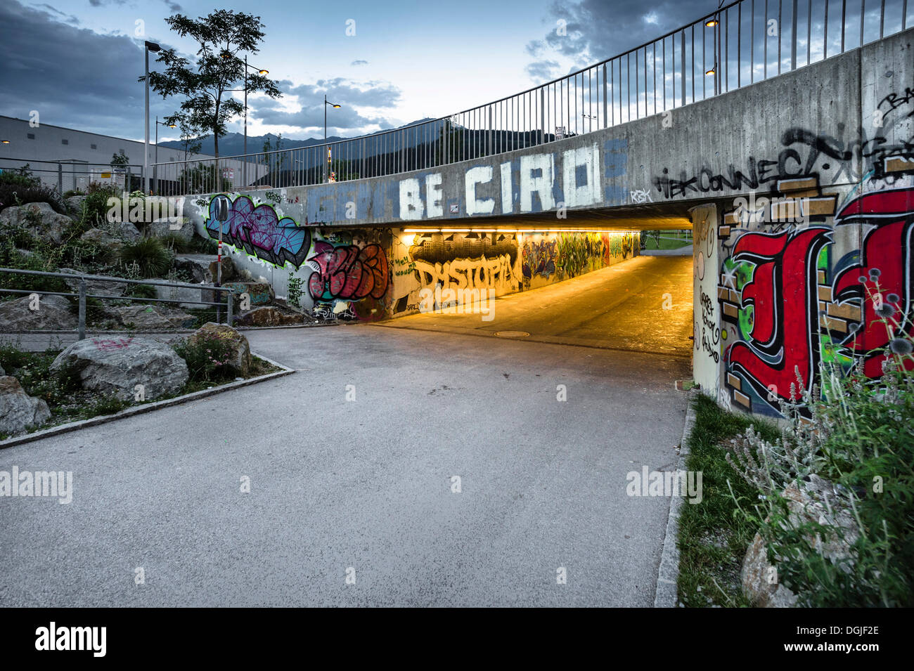 Passage souterrain avec graffiti, Suedring street, Innsbruck, Tyrol, Autriche, Europe, PublicGround Banque D'Images