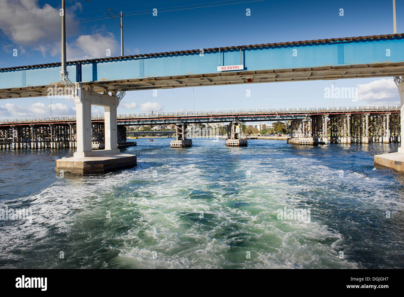 Ponts sur la rivière Swan à Fremantle. Banque D'Images