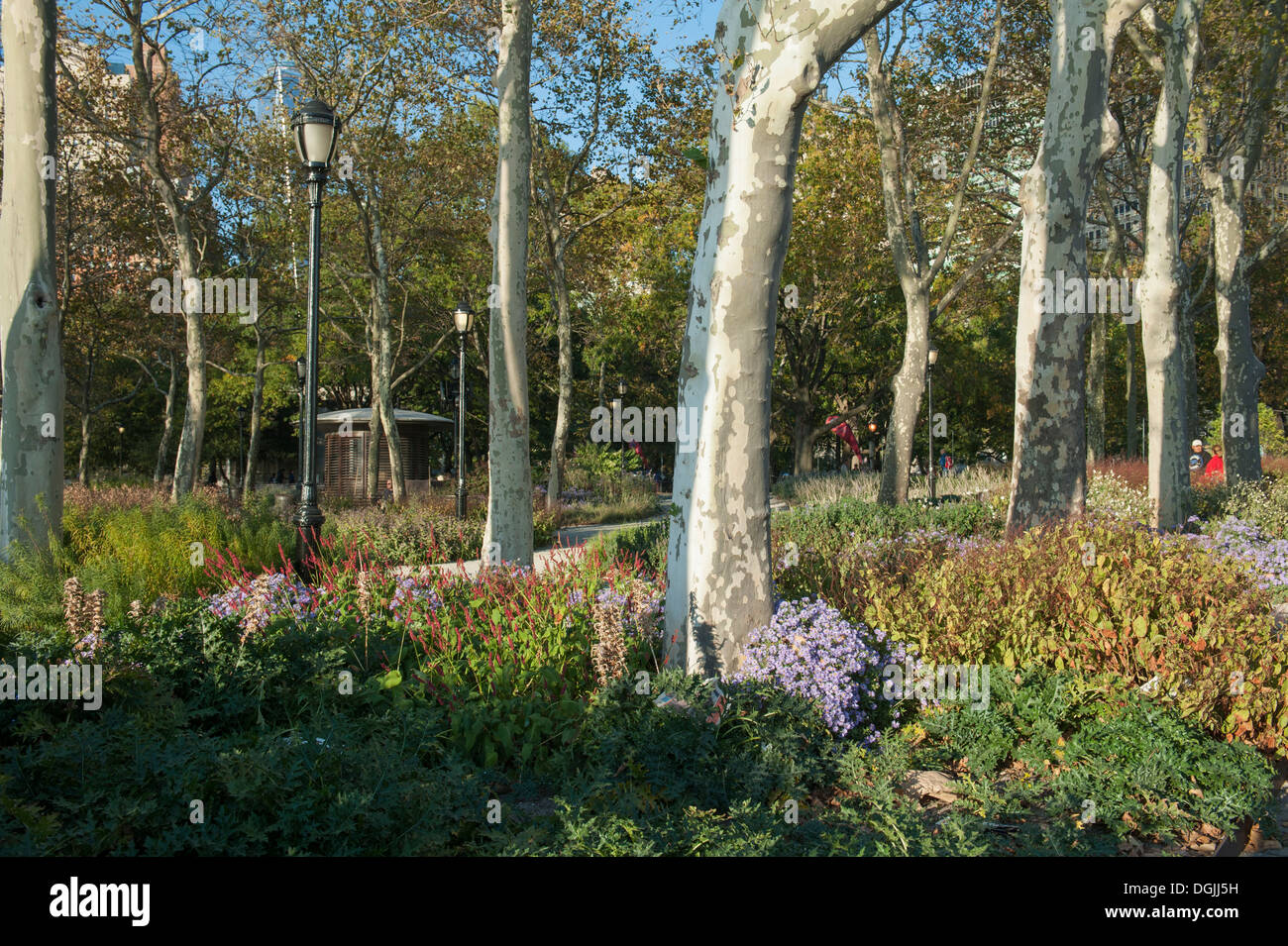 Un après-midi d'automne dans la ville historique de Battery Park à l'extrémité sud de Manhattan. Banque D'Images