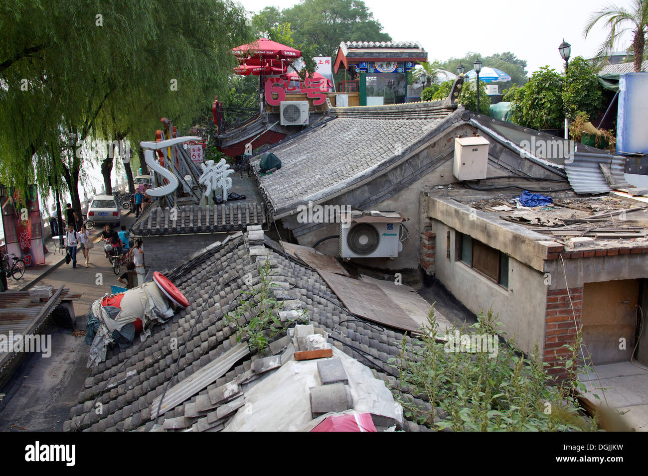 Au-dessus des toits du quartier des divertissements, le parc Beihai, Beijing, Chine, République populaire de Chine Banque D'Images