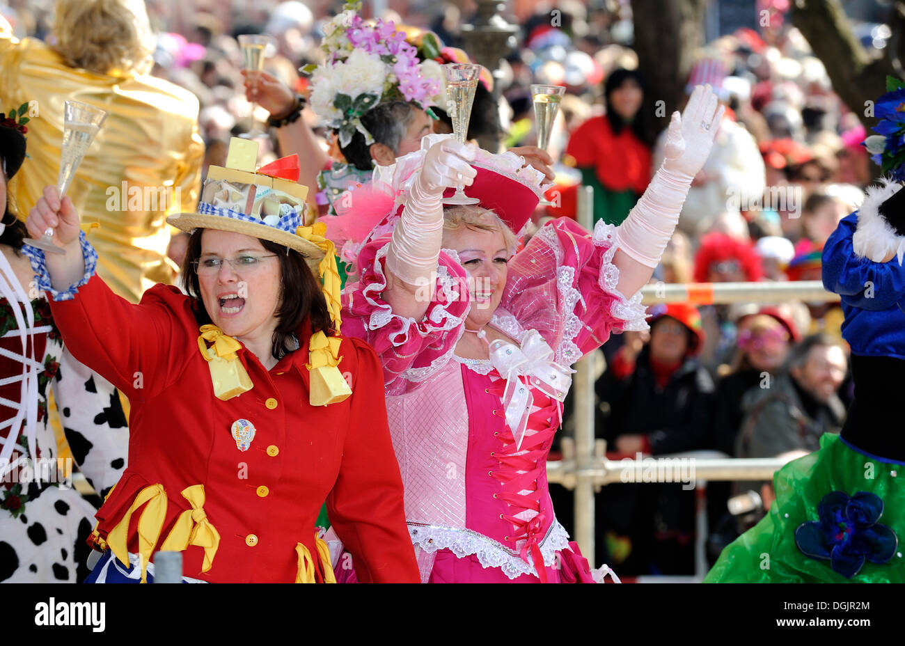 Danse traditionnelle des femmes du marché sur le Mardi Gras, le Marché Viktualienmarkt, Munich, Haute-Bavière, Bavaria, PublicGround Banque D'Images