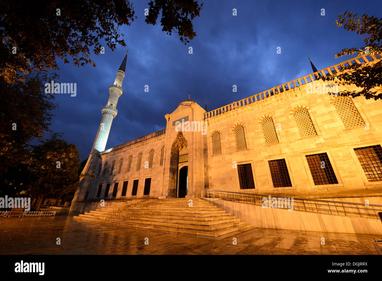 Portail d'entrée de la Mosquée Bleue, également connu sous le nom de mosquée Sultan Ahmed, Sultanahmet Camii, Site du patrimoine culturel mondial de l'UNESCO Banque D'Images