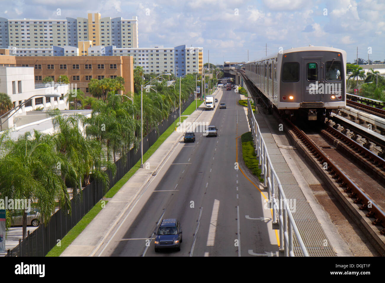 Miami Florida, Civic Center Miami-Dade Metrorail Station, centre, train d'arrivée, piste, élevé, NW 12th Avenue, circulation, Université Miami Jackson Memorial Ho Banque D'Images