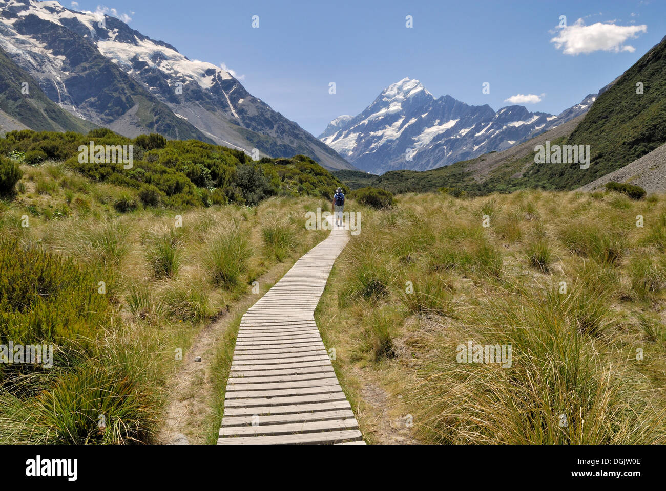 Promenade à la vallée de Hooker à pied en face du Mont Cook, Parc National du Mont Cook, île du Sud, Nouvelle-Zélande Banque D'Images