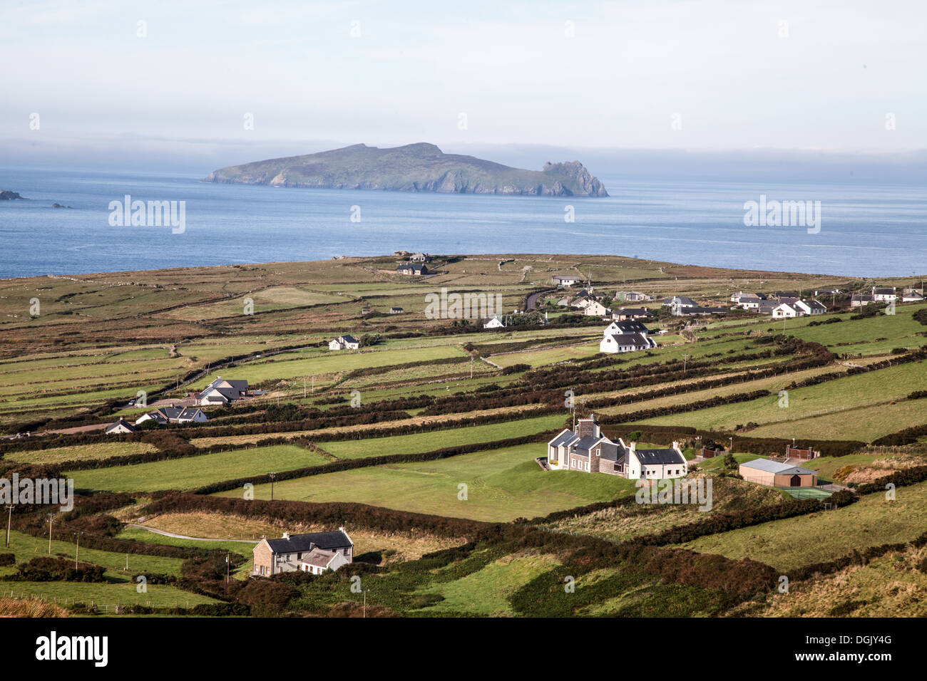 Maisons de village à Ireland;s plus occidentale de la péninsule de Dingle sur la Dunquin à en direction de Great Blasket Banque D'Images