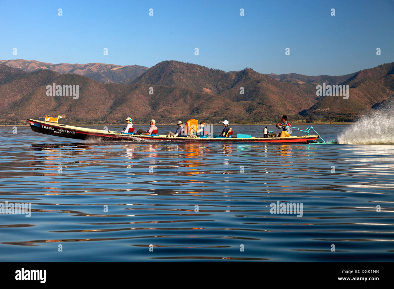 Une croisière en bateau touristique Lac Inle au Myanmar. Banque D'Images