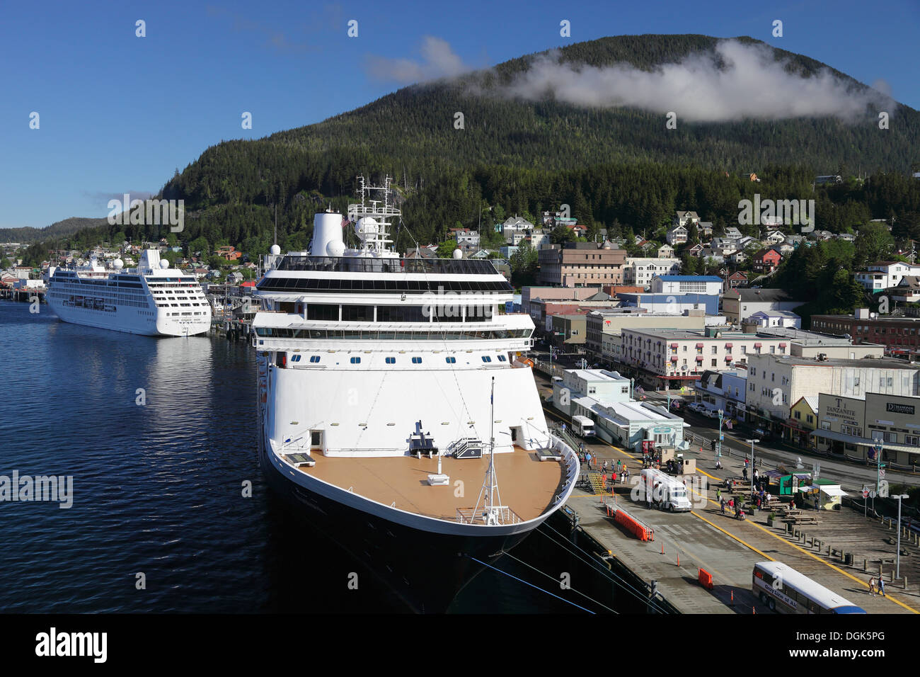 Les bateaux de croisière amarrés à Skagway en Alaska. Banque D'Images