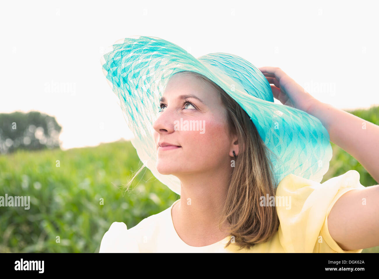 Portrait d'adolescente en chapeau Banque D'Images