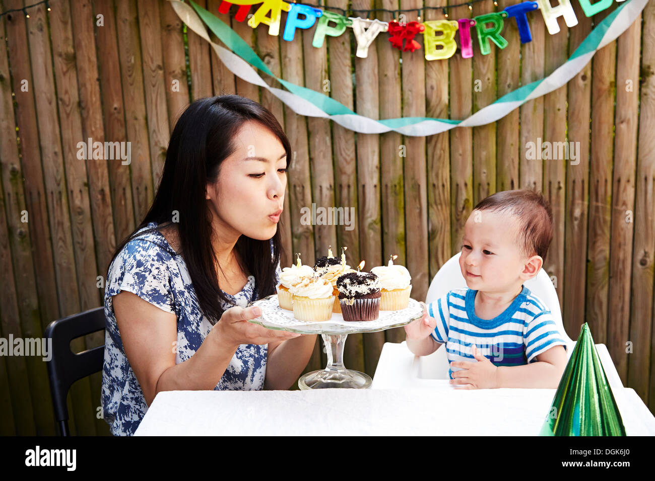 Gateaux D Anniversaire Banque D Image Et Photos Alamy
