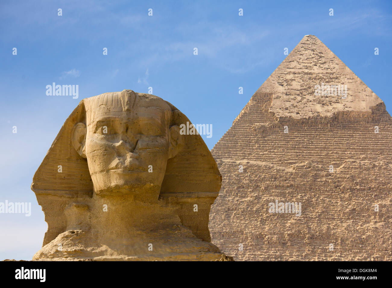 Le grand Sphinx et la Khafré pyramide de Gizeh. Banque D'Images