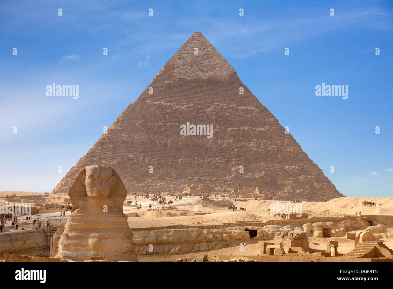 Le grand Sphinx et la Khafré pyramide de Gizeh. Banque D'Images