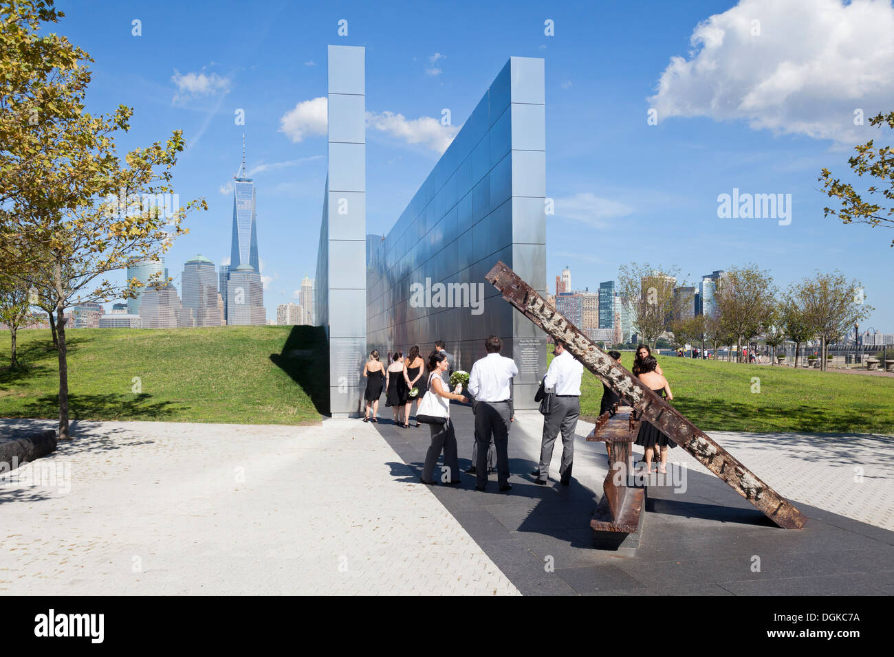 Une vue sur le ciel vide commémoratif du 11 septembre dans la région de Jersey City, la Tour de la liberté et de la ville de New York. Banque D'Images