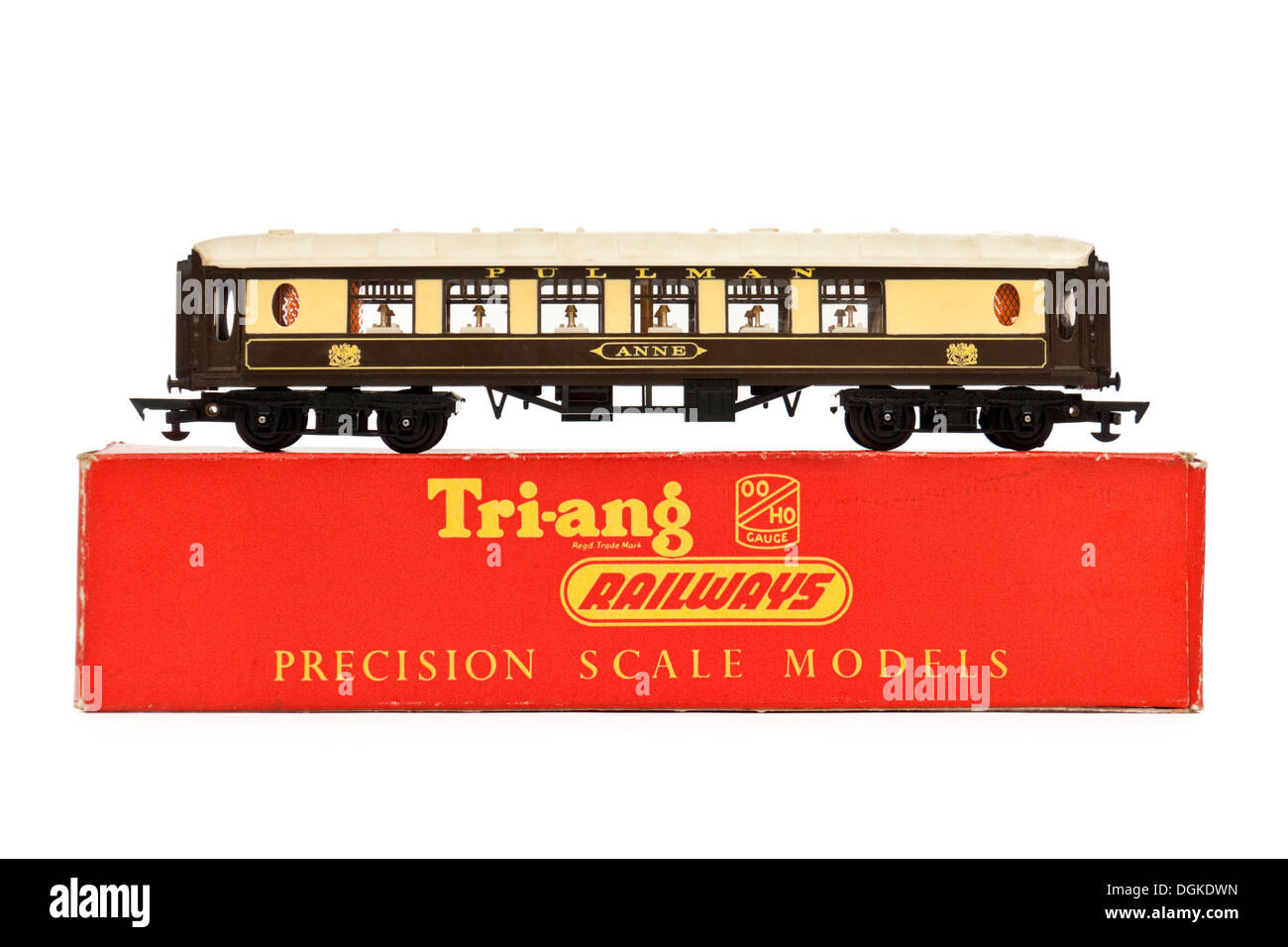 En boîte Vintage Tri-ang Railways (R228) OO-gauge Pullman 'Anne' voiture voyageurs 1ère classe de luxe à umber et crèmes livery Banque D'Images
