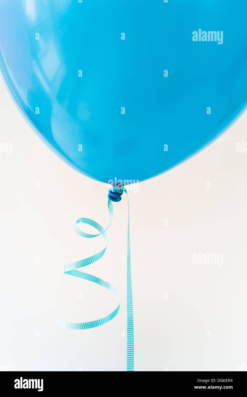 Studio shot of blue balloon Banque D'Images