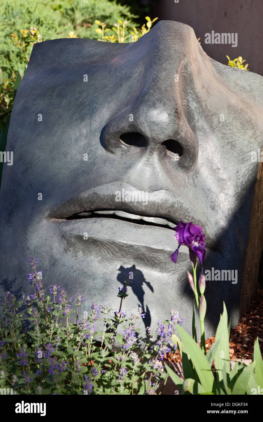 Face sculpture sur Canyon Road à Santa Fe. Banque D'Images