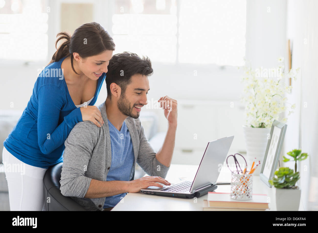 Couple à la maison Banque D'Images