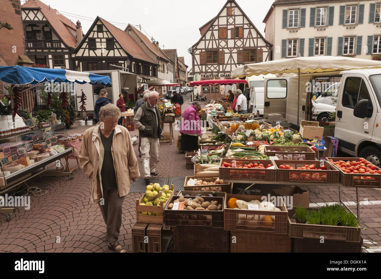 Elk213-1638 France, Alsace, Obernai, Farmer's Market Banque D'Images