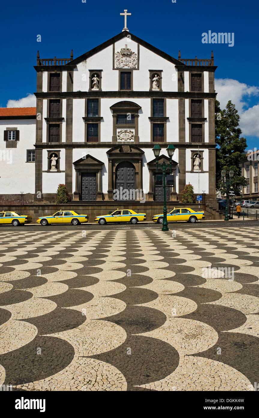 Praca Do Municipio et Église de Sao Joao Evangelista. Banque D'Images
