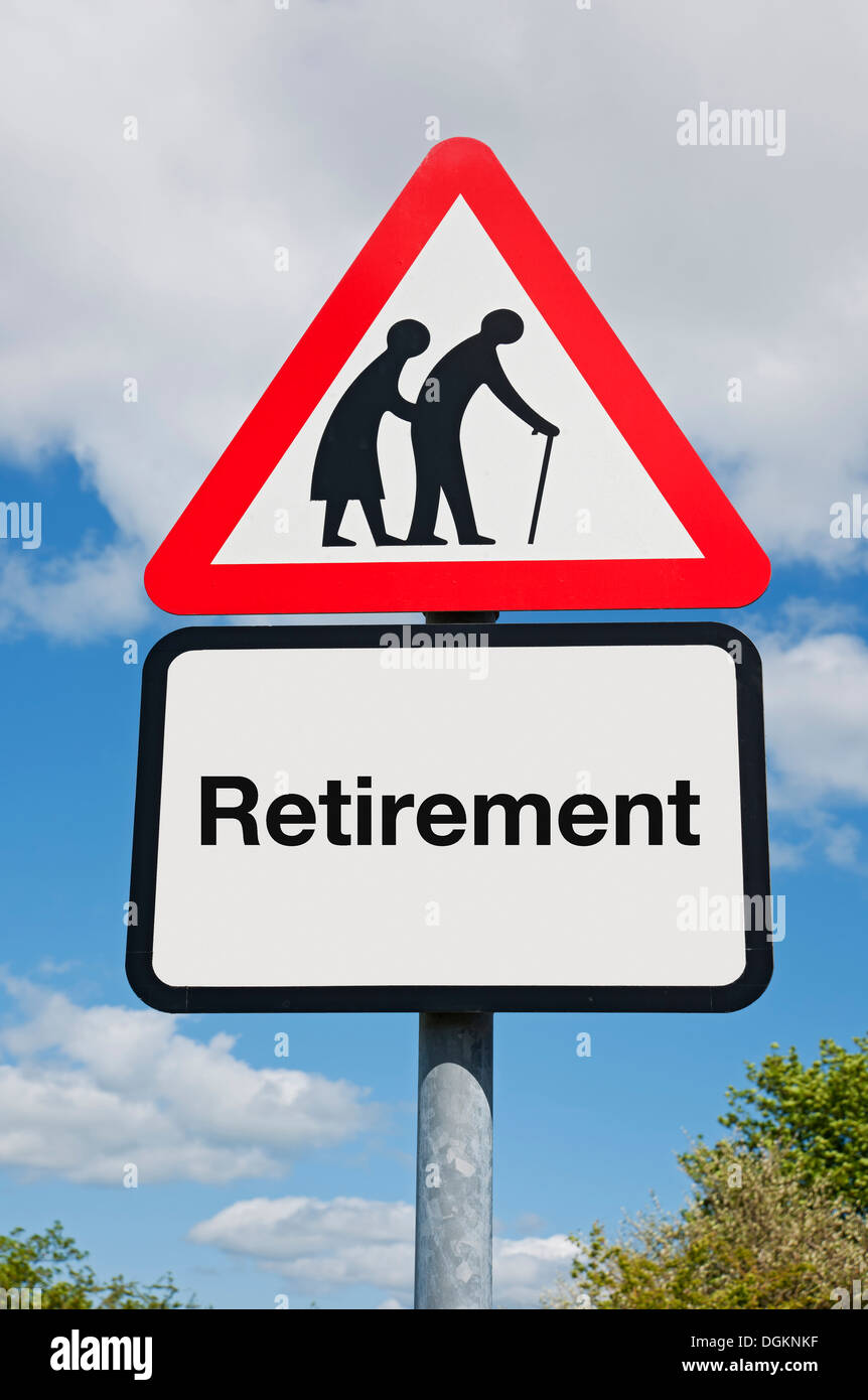 Un panneau d'avertissement de la retraite. Banque D'Images