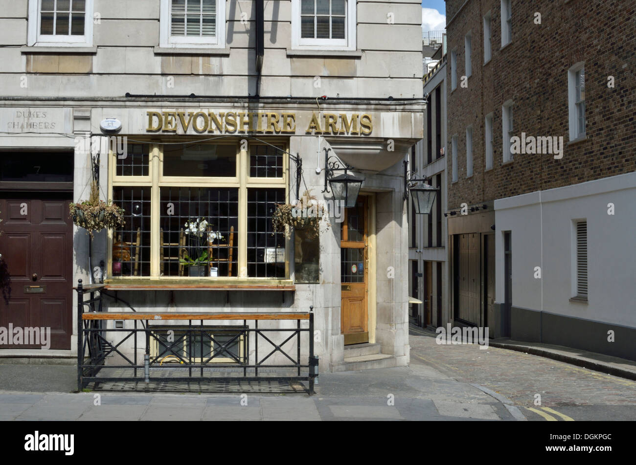 Le Devonshire Arms pub sur Duke Street. Banque D'Images