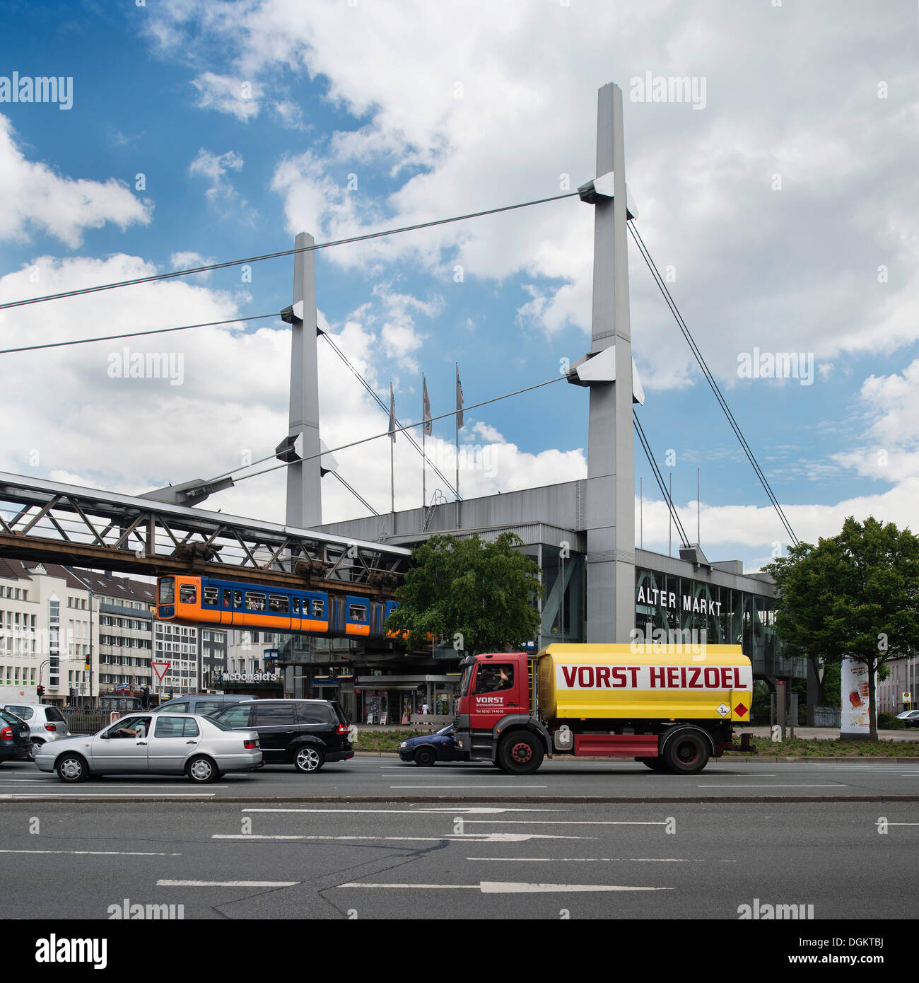 Wuppertal Wuppertal Schwebebahn ou tramway flottant, la suspension de fer, Alter Markt, la circulation en Wuppertal Banque D'Images