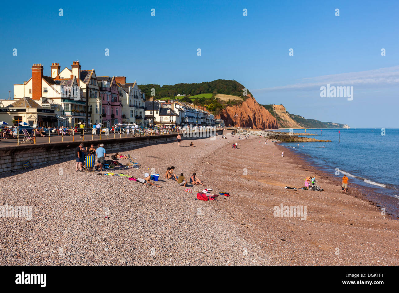 Côte Jurassique plage et falaises à Sidmouth. Banque D'Images