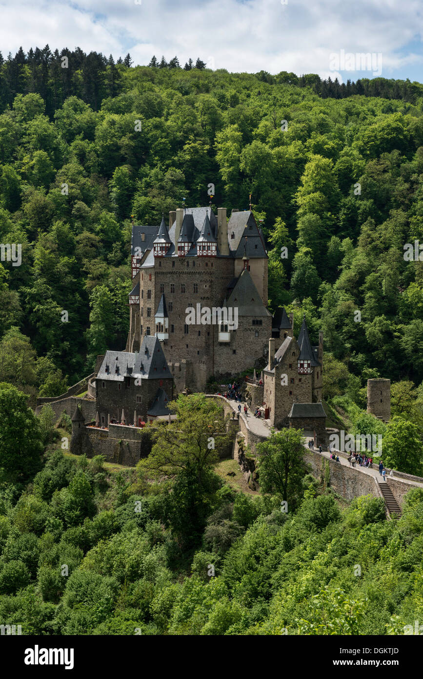Château d'Eltz, château perché dans la vallée de la rivière Elz, protégé par la Convention de La Haye pour la protection des biens culturels Banque D'Images