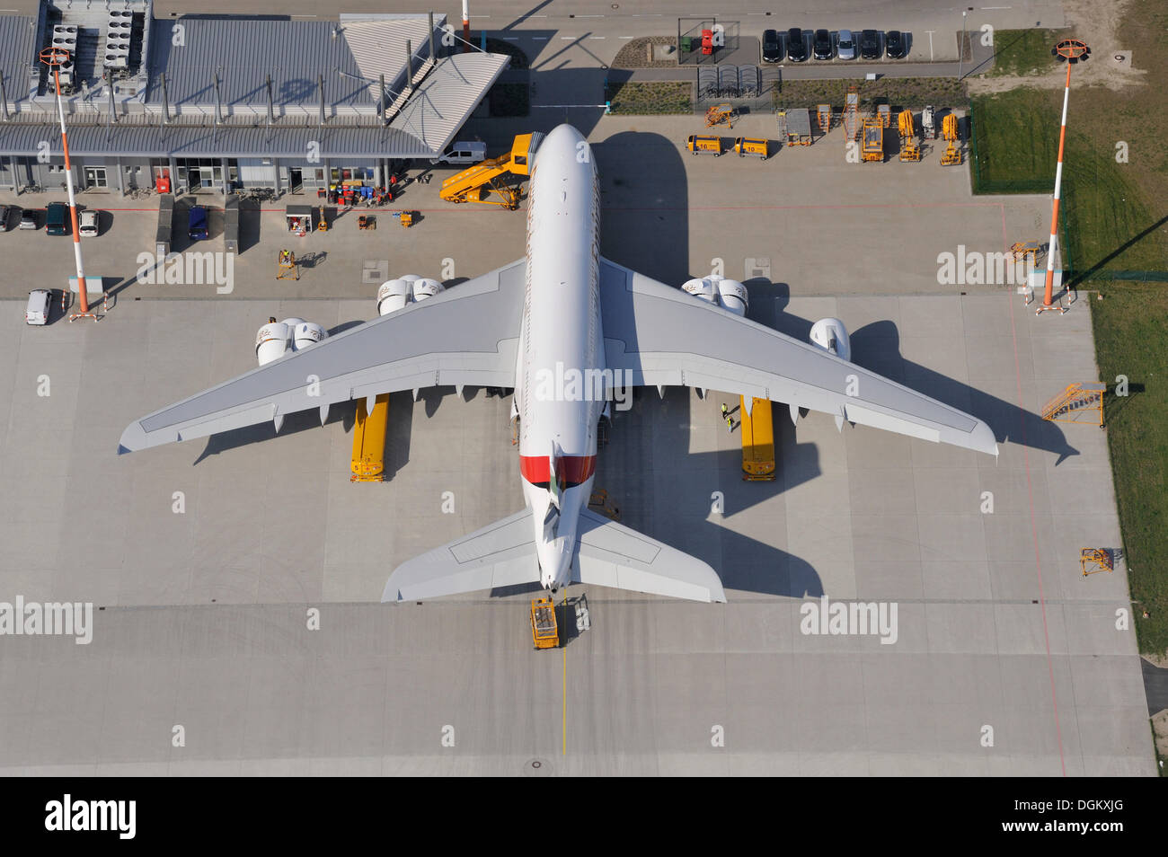 Vue aérienne, l'Airbus A380 en cours de préparation pour la livraison à l'usine d'aviation de Finkenwerder, Finkenwerder, Hambourg, Hambourg Banque D'Images
