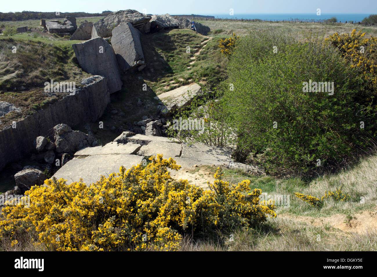 Bunker détruit à la Pointe du Hoc, Omaha Beach memorial, Basse-normandie, France, Europe Banque D'Images