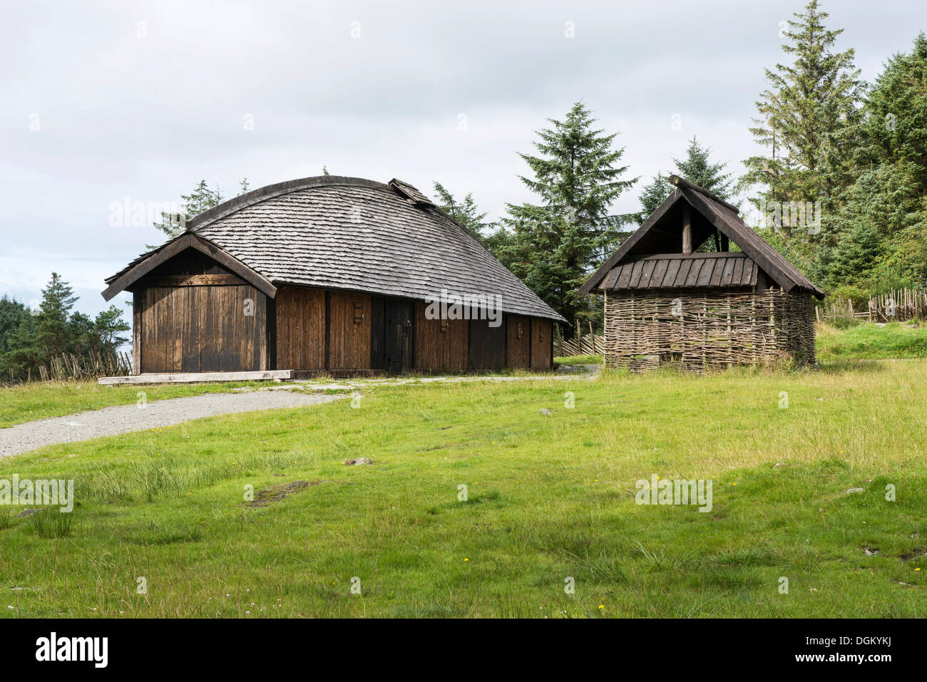 Ferme viking reconstruit avec une chambre et un incendie, bâtiment Freilichtmuseum Avaldsnes, Insel Karmøy, Rogaland Banque D'Images