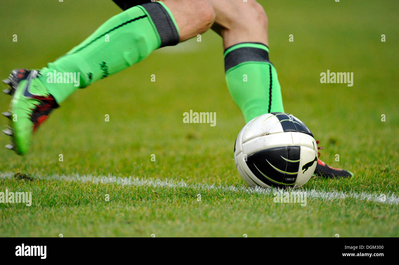 Coup de pied de but, football Photo Stock - Alamy