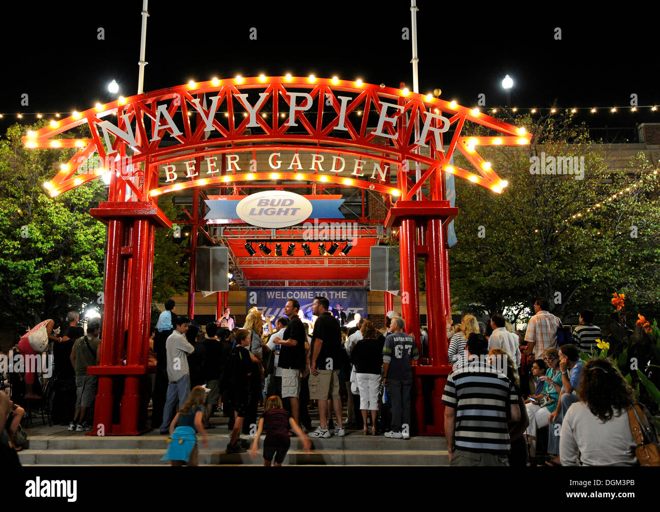 Photo de nuit, la porte du Navy Pier amusement park, Chicago, Illinois, États-Unis d'Amérique, USA Banque D'Images