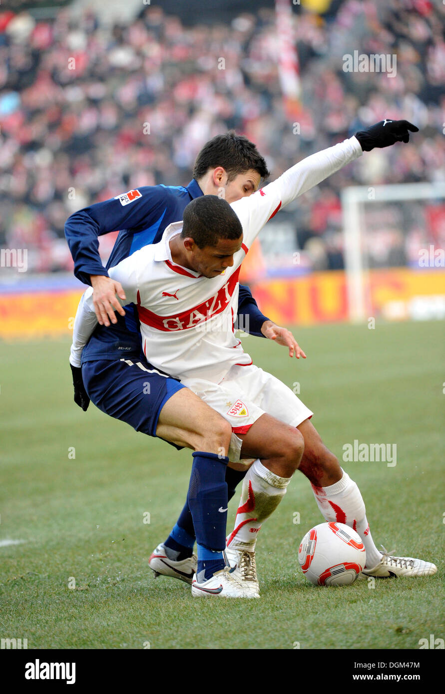 Duel Mensur Mujdza SC Freiburg football club, gauche, contre Daniel Didavi, le VfB Stuttgart Banque D'Images