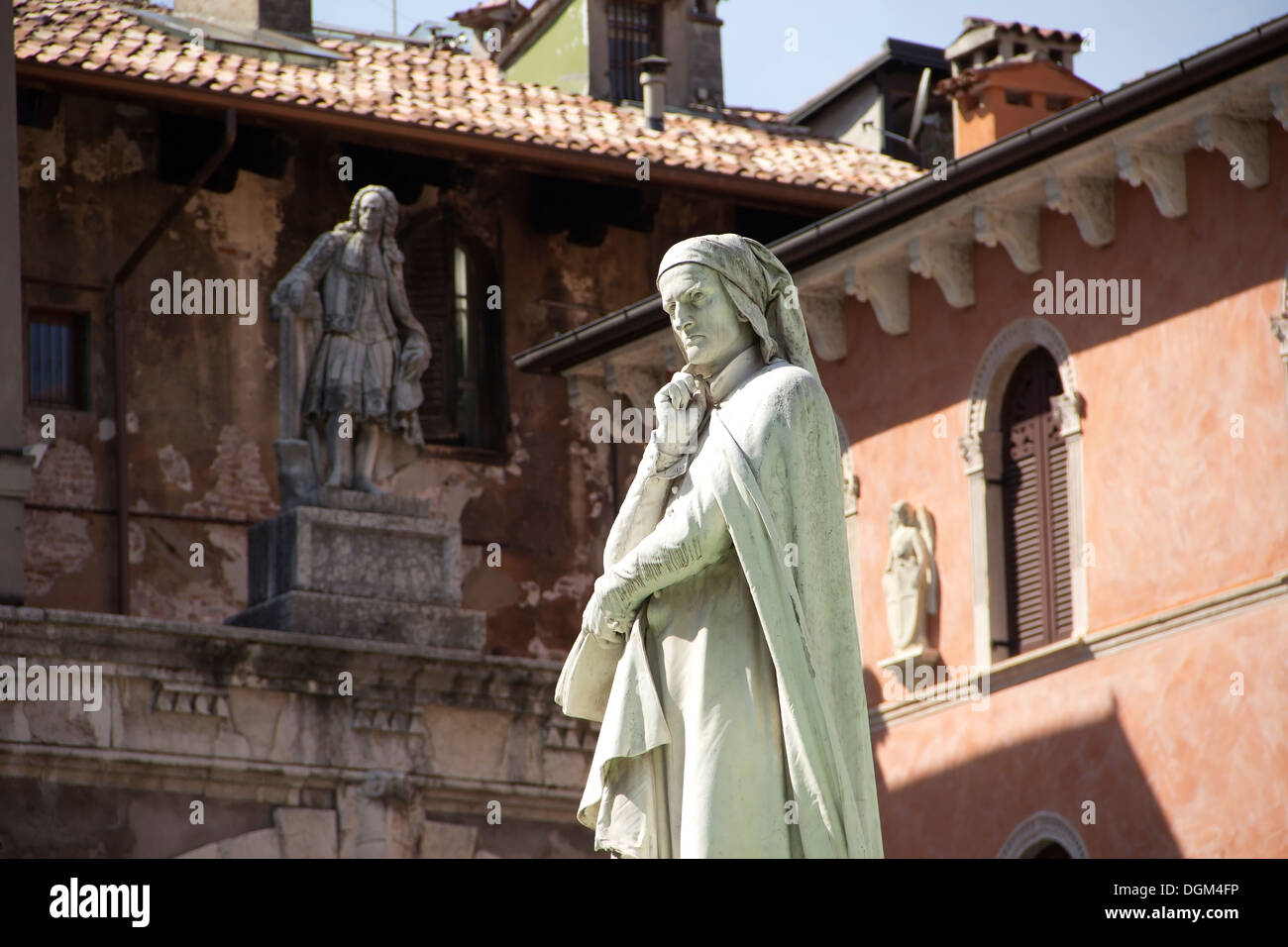 En statue de Dante Alighieri à Vérone Banque D'Images