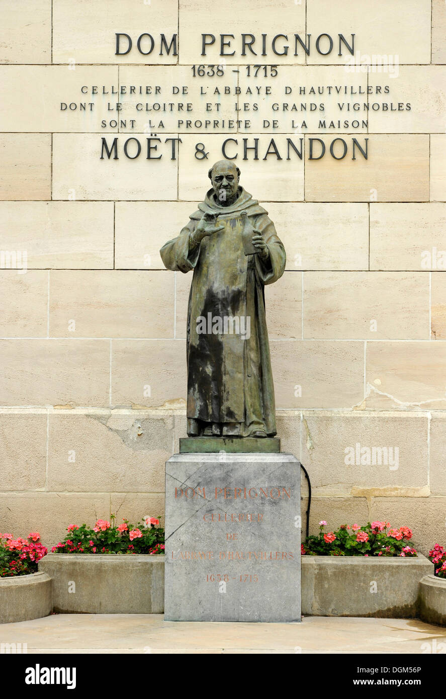 Statue de Dom Perignon, Moët et Chandon winery siège, groupe de produits de luxe, LVMH Louis Vuitton Moet Hennessy, Epernay Banque D'Images