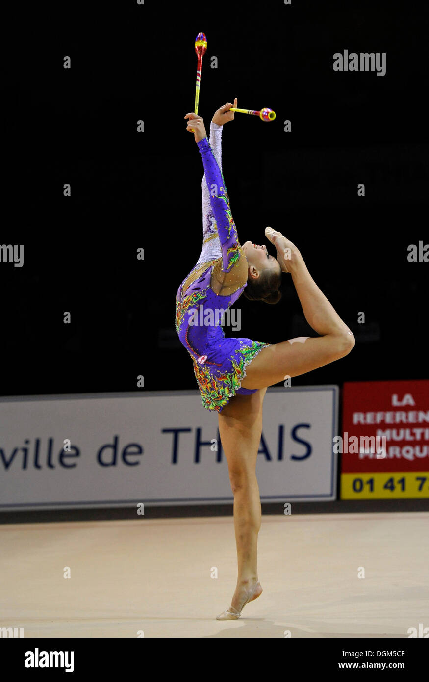 Yana Lukonina, RUS, avec les clubs, de gymnastique rythmique de Thiais Grand-Prix 2011, 9-10.04.2011, Paris, France, Europe Banque D'Images