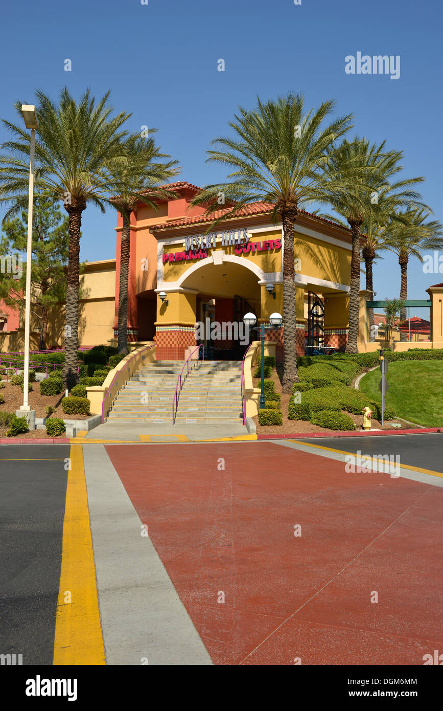 Le Desert Hills Premium Outlets, outlet center, galerie marchande, Palm Springs, Californie, États-Unis d'Amérique, USA Banque D'Images