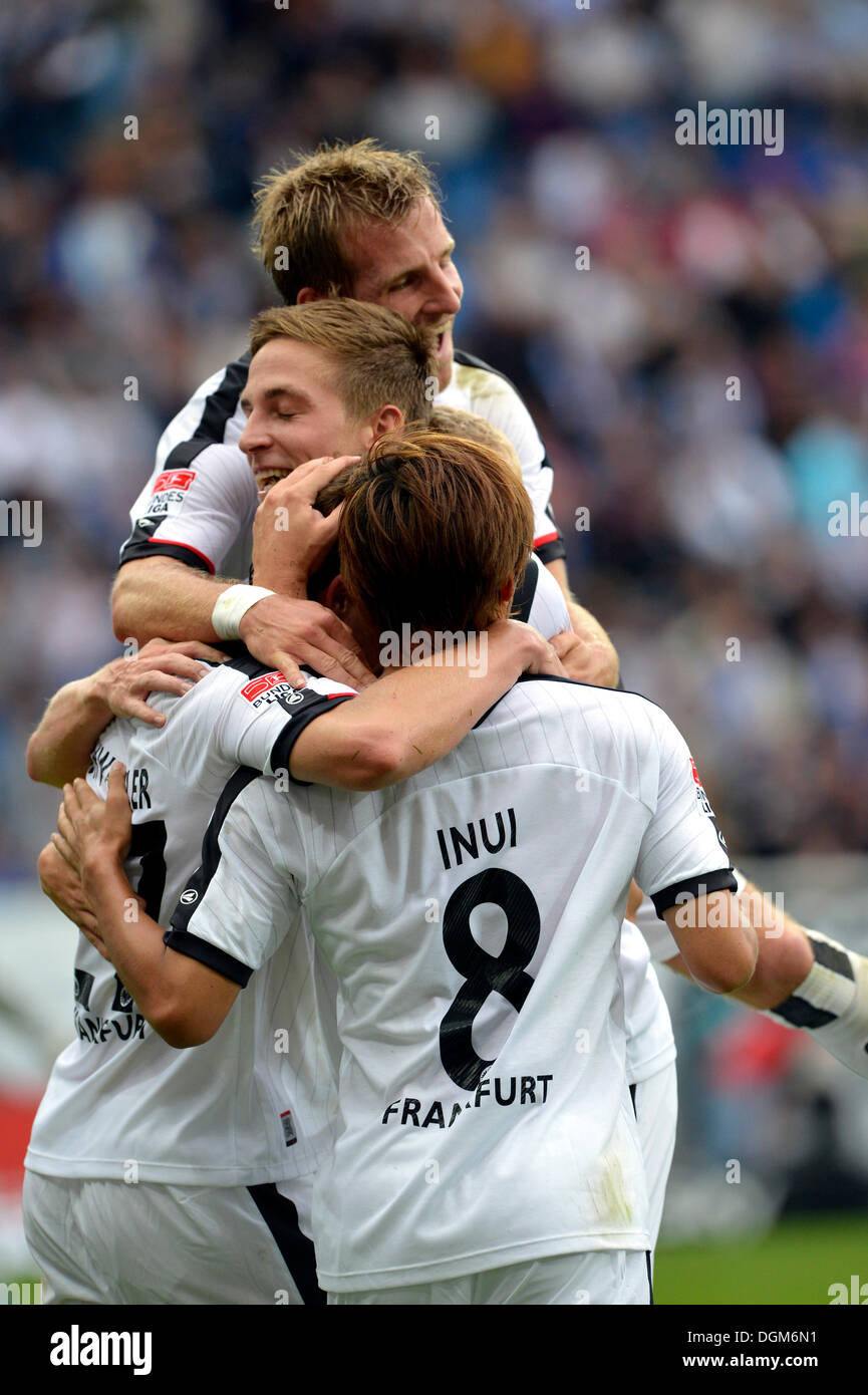 Les joueurs d'Eintracht Francfort célébrant un but par Pirmin Schwegler, Wirsol Sinsheim-Hoffenheim, Rhein-Neckar-Arena Banque D'Images