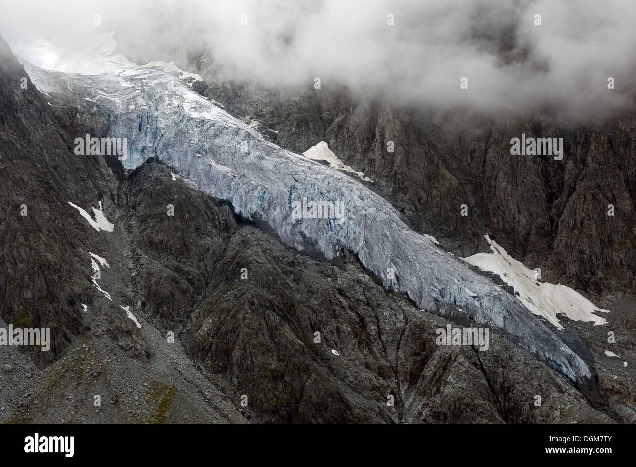 Le glacier de Corbassière dans le brouillard du massif du Grand Combin en Valais Banque D'Images