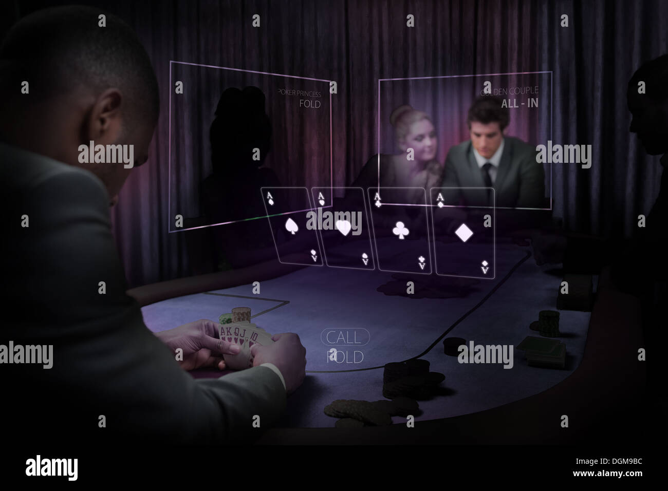 Les gens le jeu sur table en lumière pourpre avec l'affichage de la carte holographique Banque D'Images