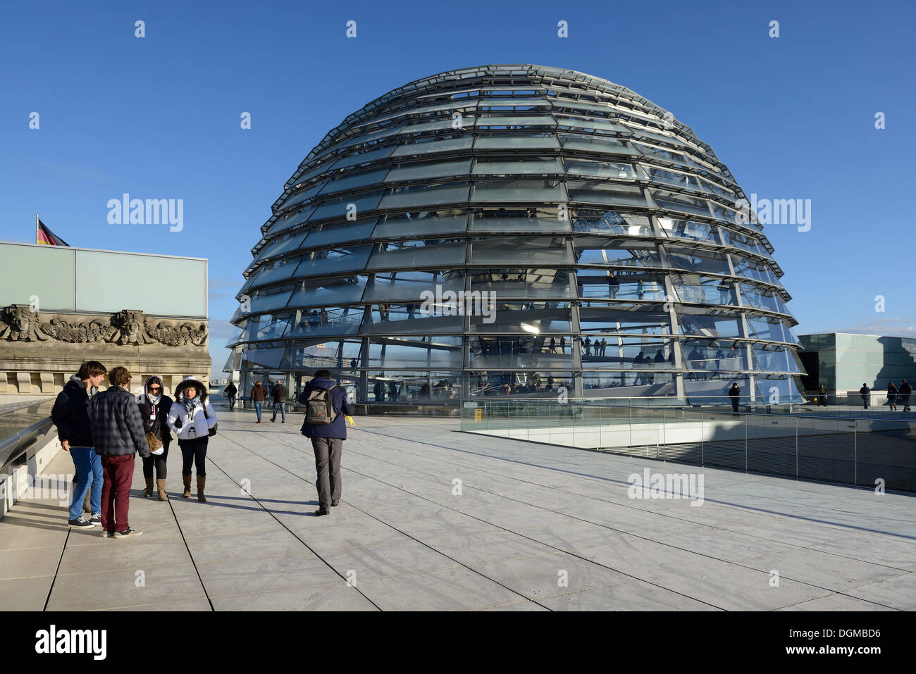 Dome et au toit-terrasse du bâtiment du Reichstag, l'architecte Sir Norman Foster, Berlin Banque D'Images Dome et au toit-terrasse du bâtiment du Reichstag, l'architecte Sir Norman Foster, Berlin Banque D'Images