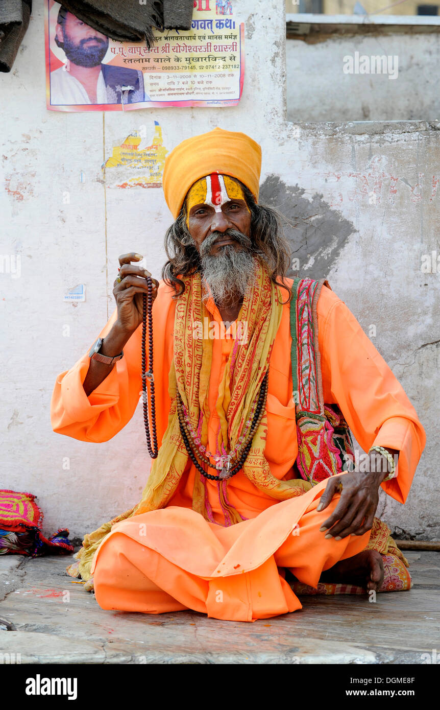 Sadhu, saint homme, en face de l'Jagdish temple à Udaipur, Rajasthan, Inde du Nord, Inde, Asie du Sud, Asie Banque D'Images