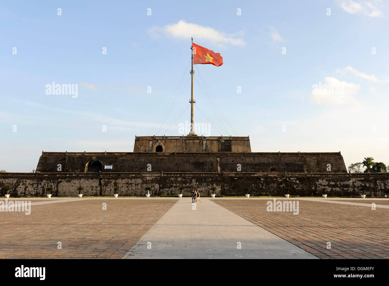 Citadelle de la ville impériale de Hue, mât, Hue, Vietnam du Nord, Vietnam, Asie du Sud, Asie Banque D'Images