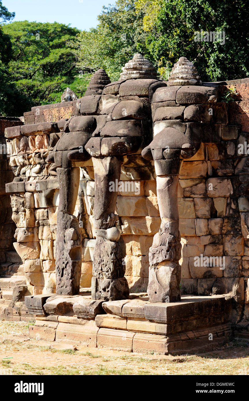 Relief d'un éléphant à trois têtes, Terrasse des éléphants, Angkor Thom, Angkor, Site du patrimoine mondial de l'UNESCO, Siem Reap Banque D'Images