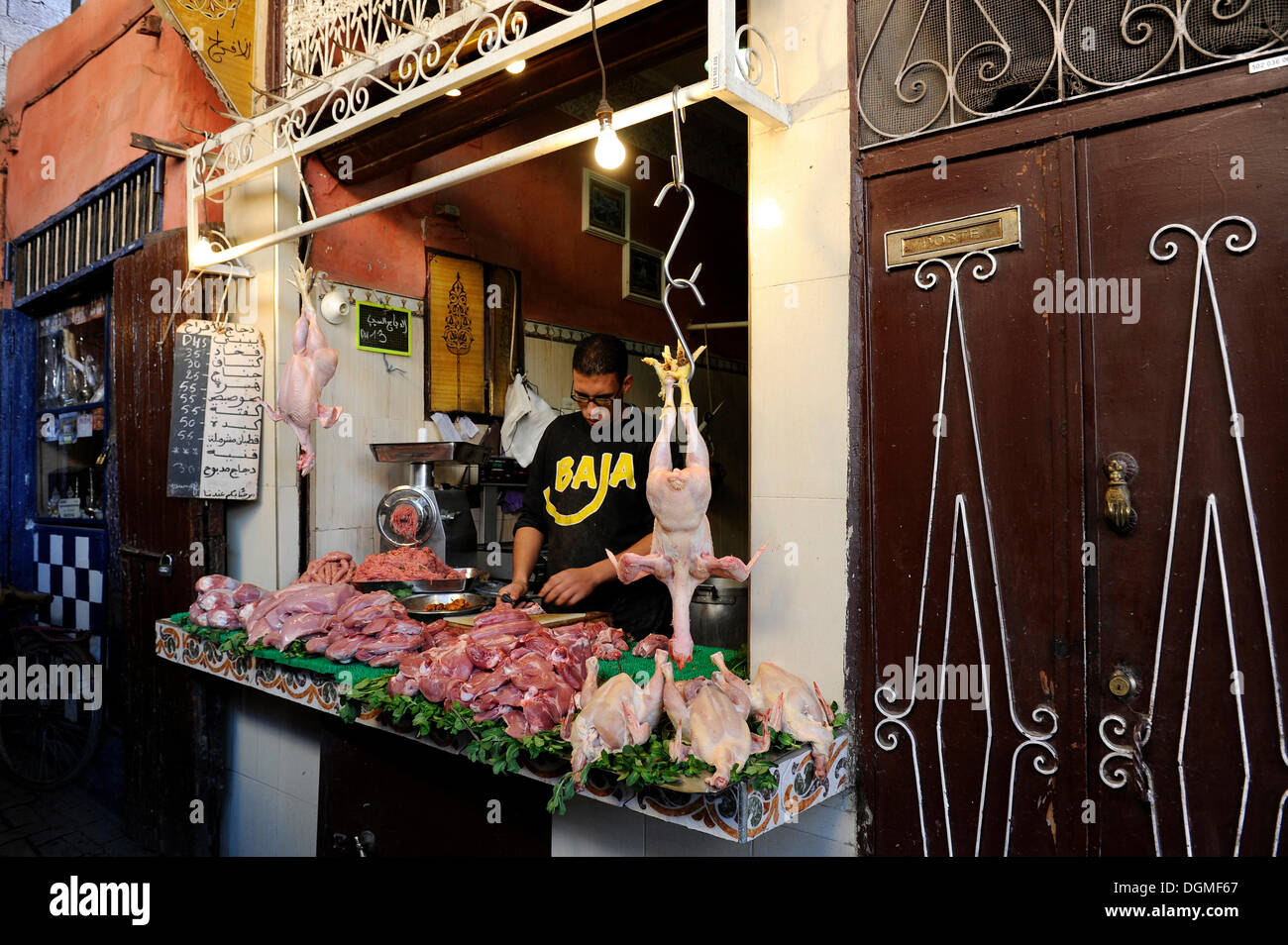 Boucherie à l'asuk de la vieille ville ou Médina, Marrakech, Maroc, Maghreb, Afrique du Nord, Afrique Banque D'Images