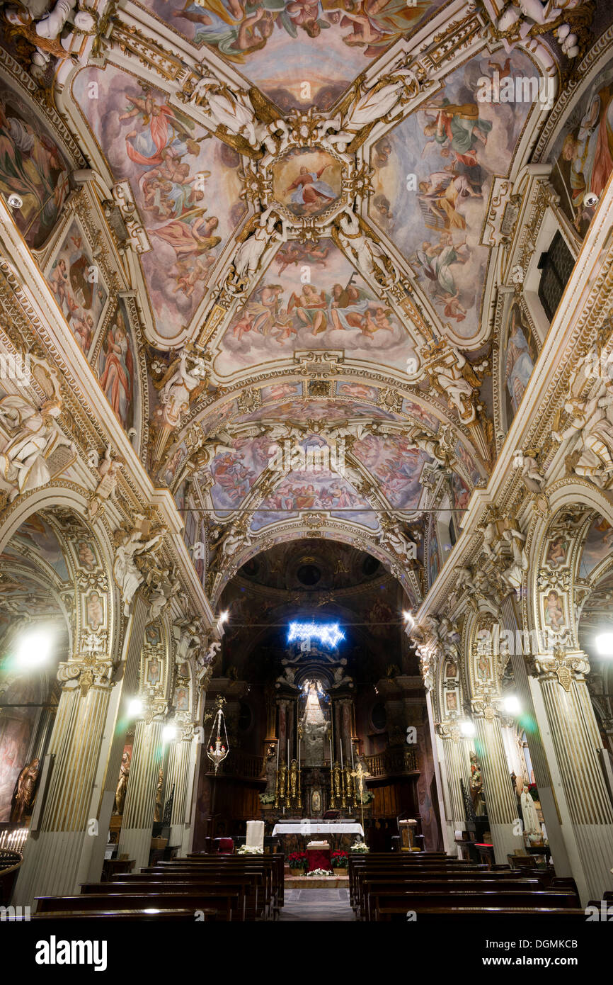 L'église de pèlerinage baroque de Santa Maria del Monte avec la Vierge noire sur le Sacro Monte di Varese Banque D'Images