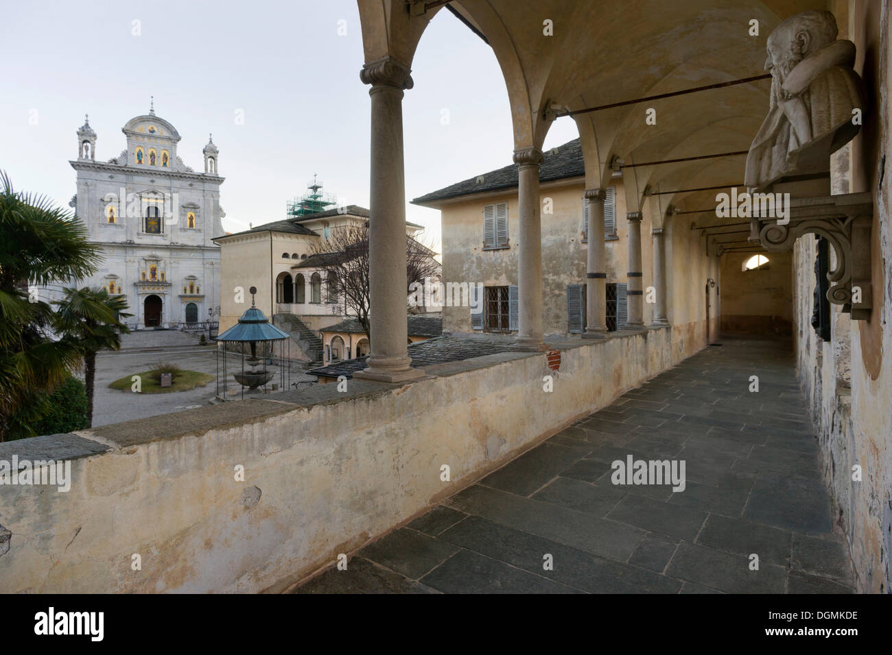 Basilique de Santa Maria Assunta, du palais de Pilate, UNESCO World Heritage Site, Sacro Monte di Varallo, Varallo Banque D'Images