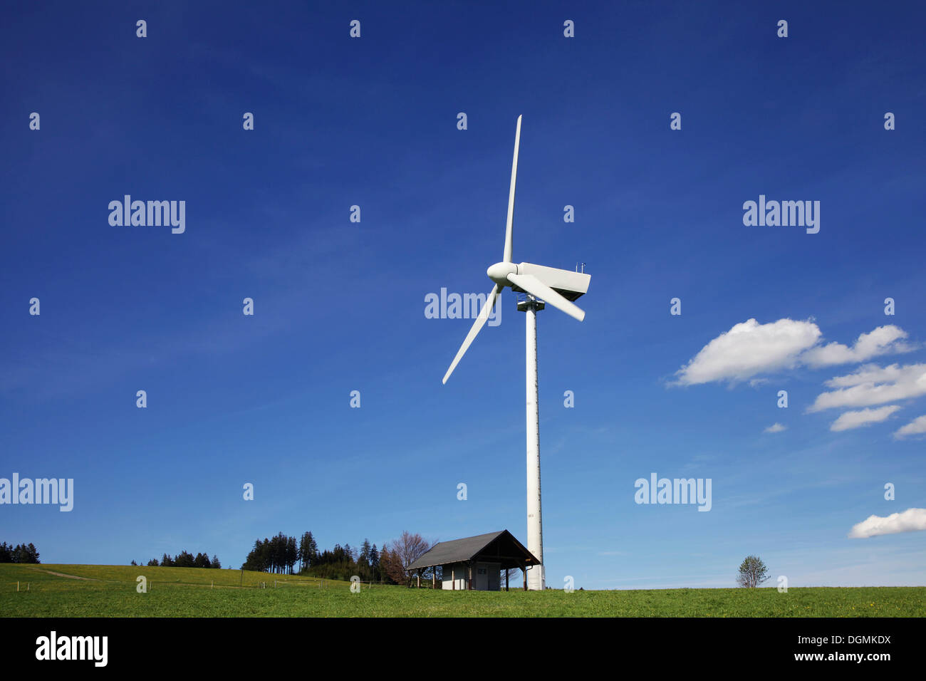 Seule éolienne dans le paysage, Forêt-Noire, Bade-Wurtemberg, PublicGround Banque D'Images
