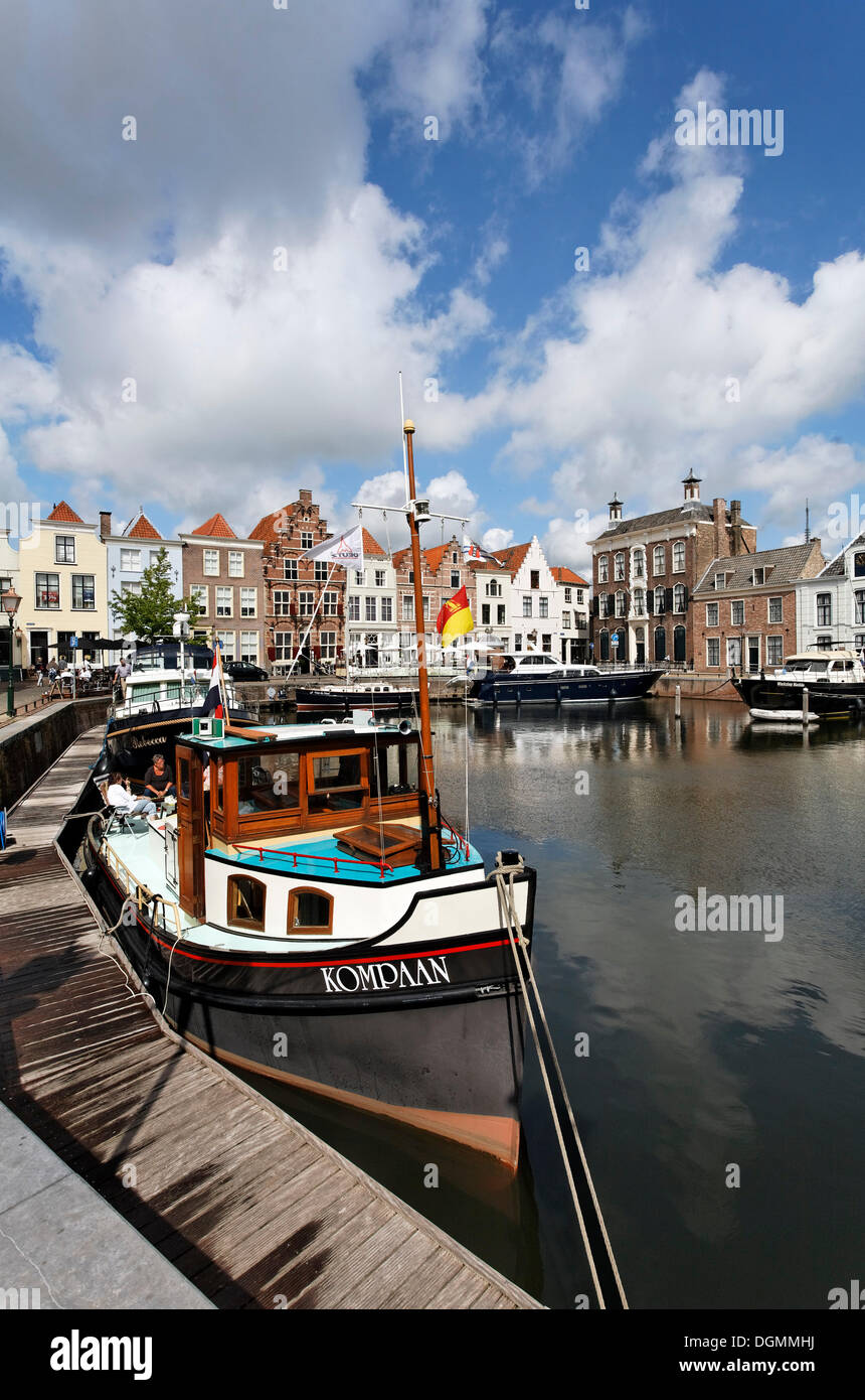 Petit port romantique et maisons historiques, Goes, Pays-Bas, province de Zélande, Benelux, Europe Banque D'Images